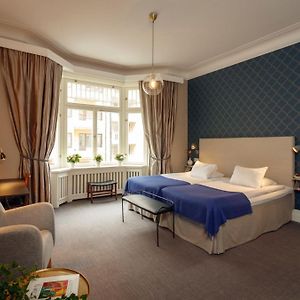Kamer "Compact" met een King Size Bed in een Bijgebouw